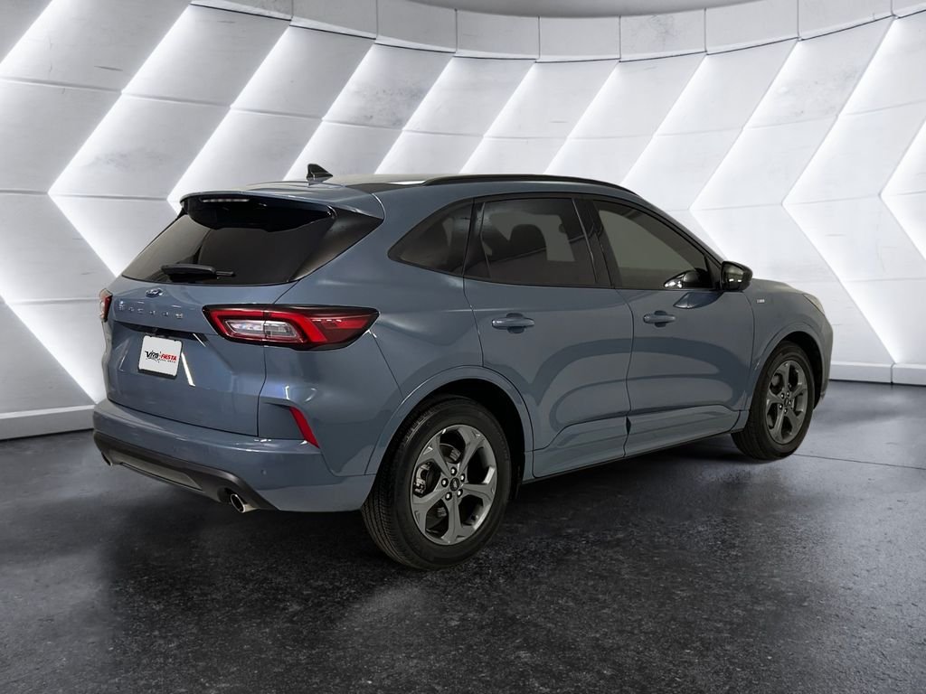 Used 2023 Ford Escape ST-Line w/ Tech Pack #1 FWD image 4