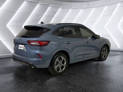 Used 2023 Ford Escape ST-Line w/ Tech Pack #1 FWD image 4