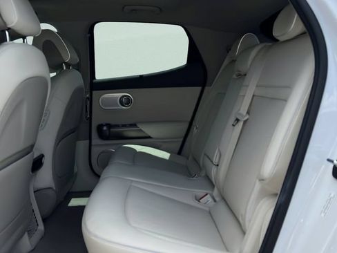 Certified 2023 Genesis GV60 Advanced AWD/4WD image 10