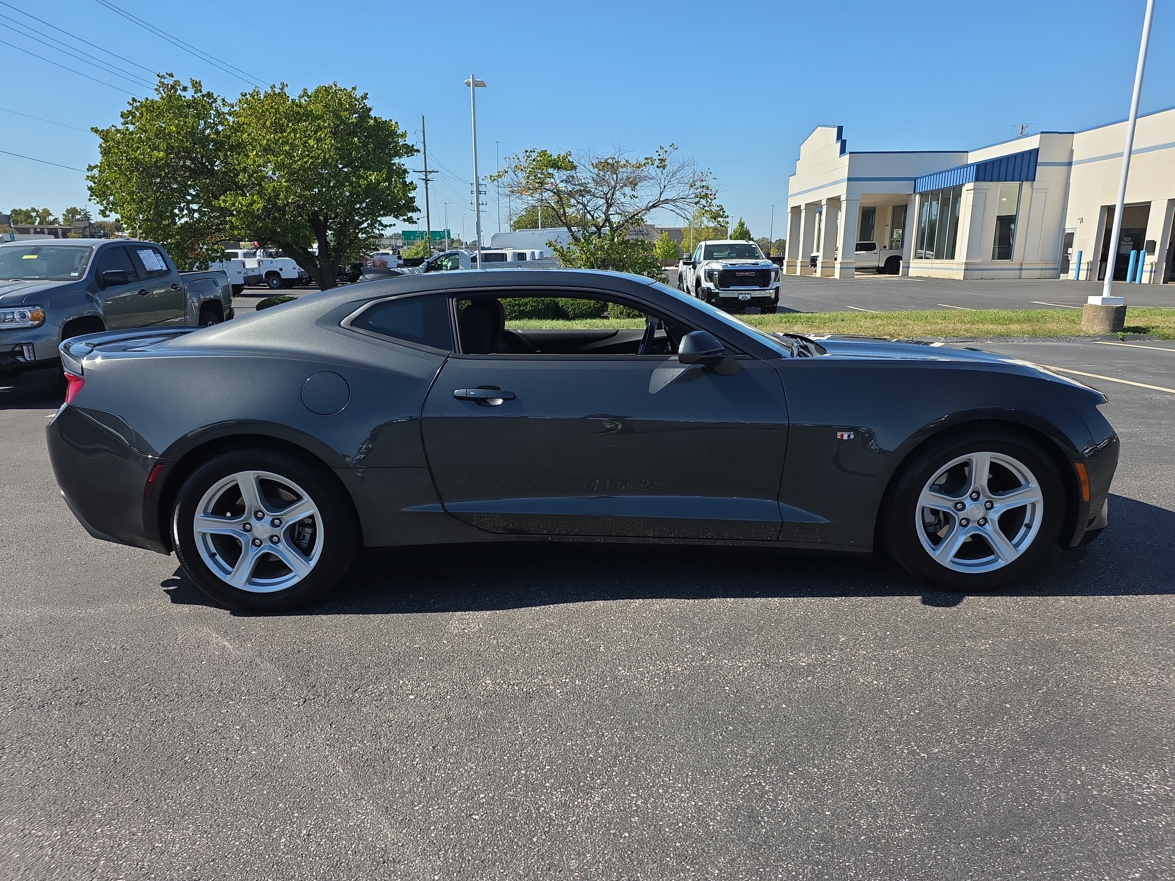 Used 2016 Chevrolet Camaro LT w/ Technology Package RWD image 3
