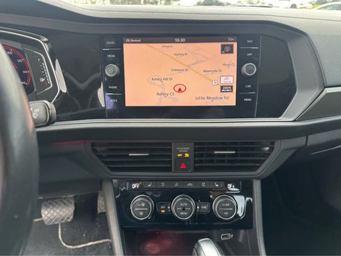 Used 2019 Volkswagen Jetta SEL Premium image 13