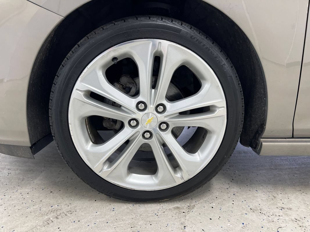 Used 2017 Chevrolet Cruze Premier FWD image 8