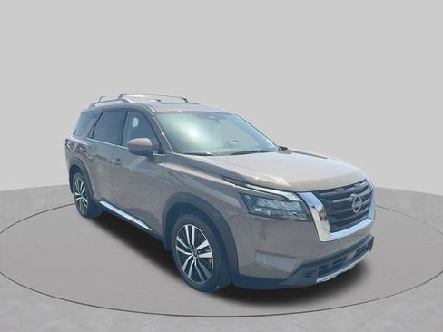 Certified 2025 Nissan Pathfinder Platinum w/ Cargo Package AWD/4WD image 6