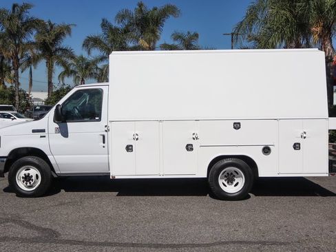 Used 2016 Ford E-350 and Econoline 350 Super Duty w/ Power Windows & Locks Group RWD image 5