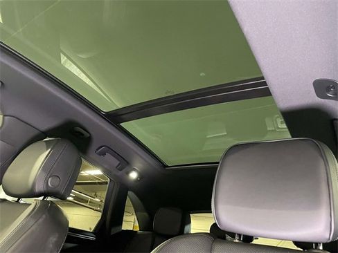 Used 2024 Porsche Macan image 18