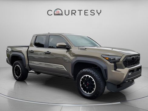 Certified 2025 Toyota Tacoma TRD Off-Road image 7