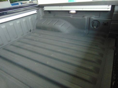 Used 2022 Nissan Frontier SV AWD/4WD image 17