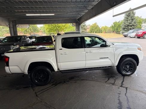 Used 2022 Toyota Tacoma SR5 AWD/4WD image 10