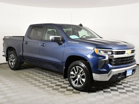 Used 2022 Chevrolet Silverado 1500 LT AWD/4WD image 4