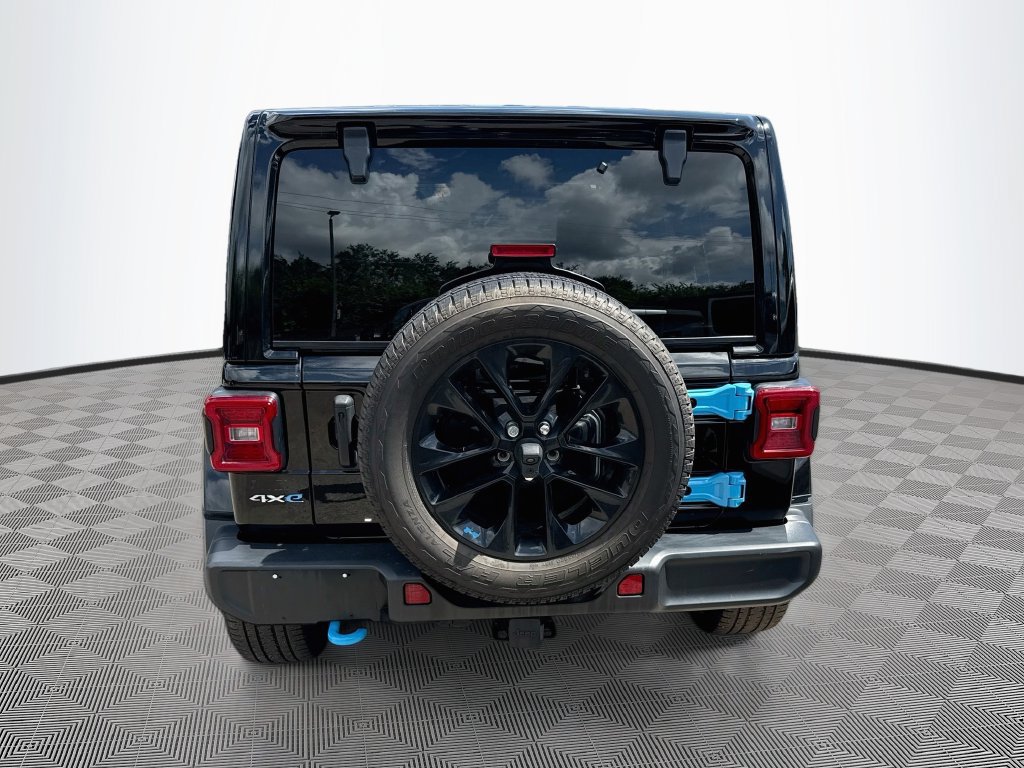 Used 2023 Jeep Wrangler Unlimited Sahara w/ Cold Weather Group AWD/4WD image 7