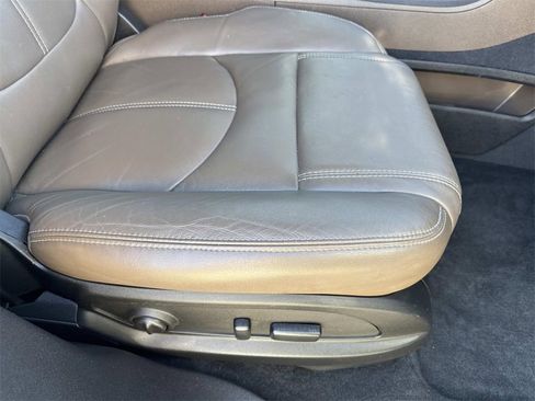 Used 2016 GMC Acadia SLT image 12