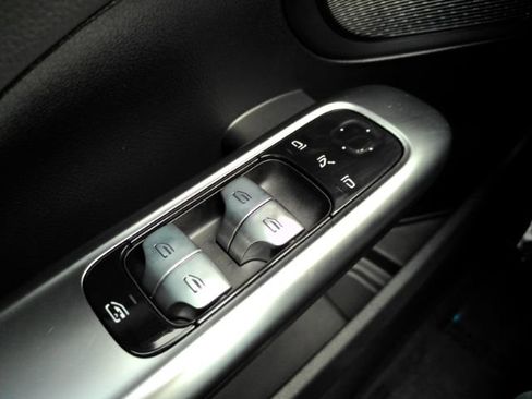 Used 2025 Mercedes-Benz C 300 Sedan image 35