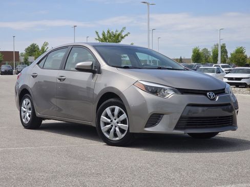 Used 2016 Toyota Corolla LE FWD image 2