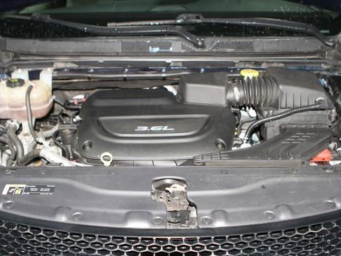 Used 2018 Chrysler Pacifica Touring-L Plus w/ Advanced Safetytec Group FWD image 3