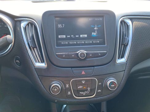 Used 2017 Chevrolet Malibu LT image 14