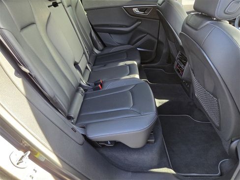 Used 2022 Audi Q8 Premium Plus w/ Premium Plus Package image 19