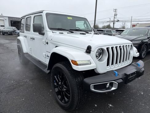 Used 2023 Jeep Wrangler Unlimited Sahara w/ Cold Weather Group AWD/4WD image 8