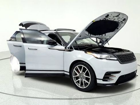 Used 2025 Land Rover Range Rover Velar Dynamic SE AWD/4WD image 11