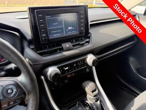Used 2019 Toyota RAV4 LE AWD/4WD image 25