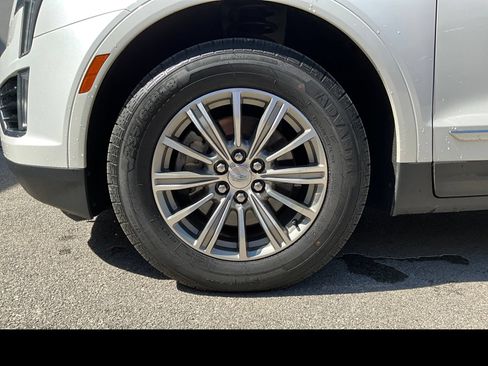 Used 2017 Cadillac XT5 Luxury w/ Driver Awareness Package FWD image 16