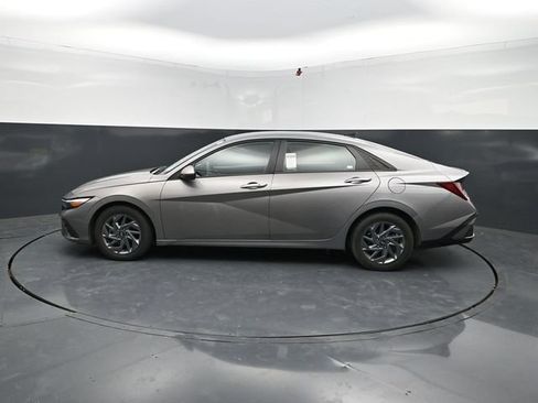 Used 2024 Hyundai Elantra SEL FWD image 4