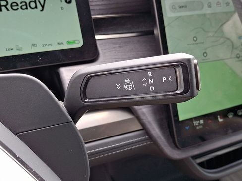 Used 2024 Rivian R1S Adventure image 15