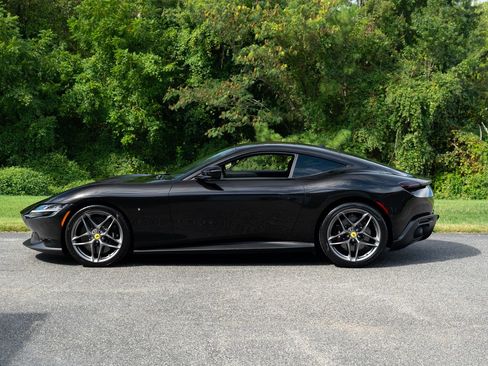 Certified 2022 Ferrari Roma image 3