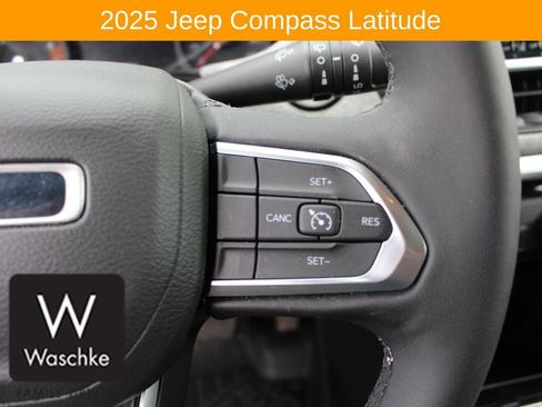 Used 2025 Jeep Compass Latitude AWD/4WD image 23