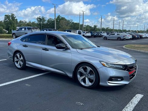 Used 2018 Honda Accord Touring image 7