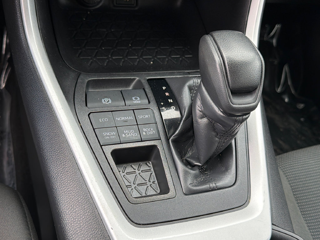 Used 2024 Toyota RAV4 LE AWD/4WD image 24