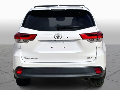 Used 2019 Toyota Highlander XLE image 5