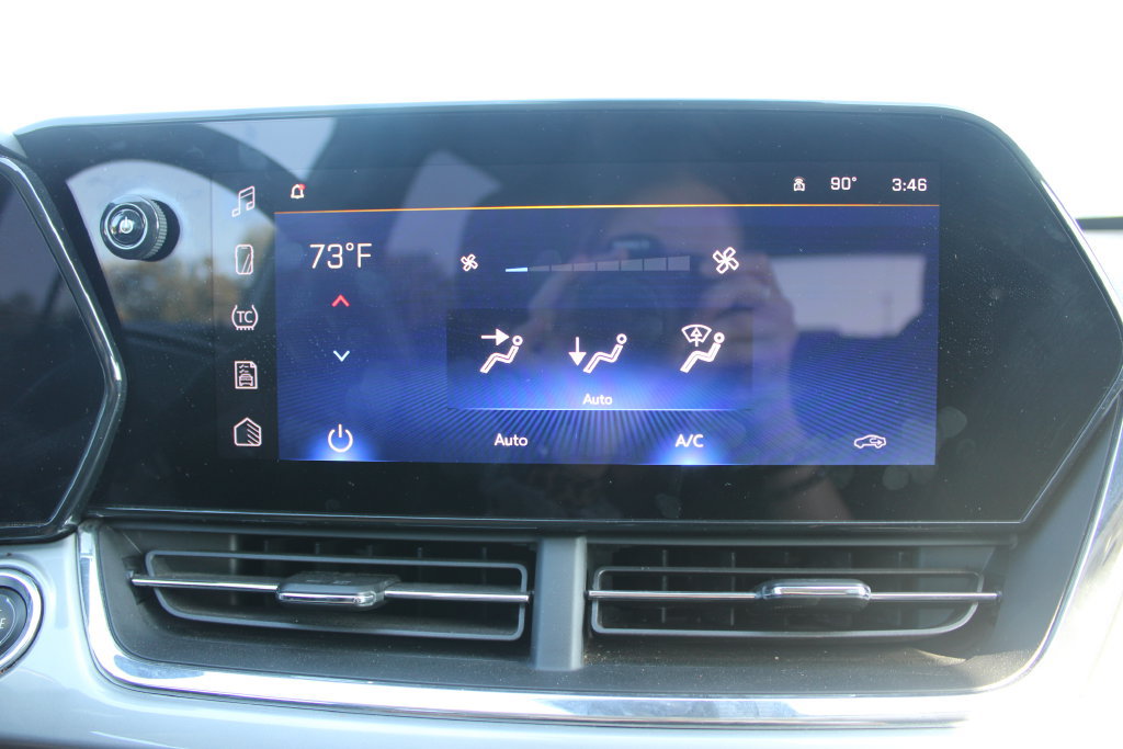 Used 2025 Chevrolet Trax LT FWD image 39