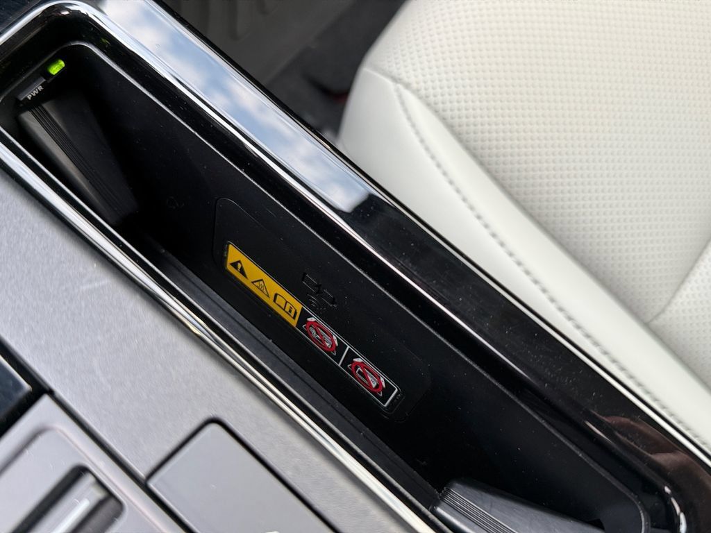 Used 2024 Toyota Prius XLE FWD image 13
