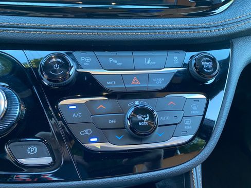 Used 2023 Chrysler Pacifica Pinnacle image 70