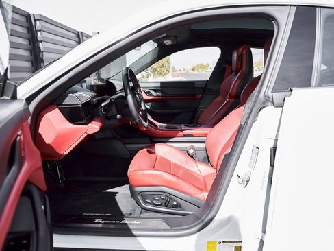 Used 2020 Porsche Taycan Turbo image 31