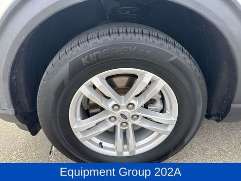 Used 2023 Ford Explorer XLT w/ Equipment Group 202A image 5