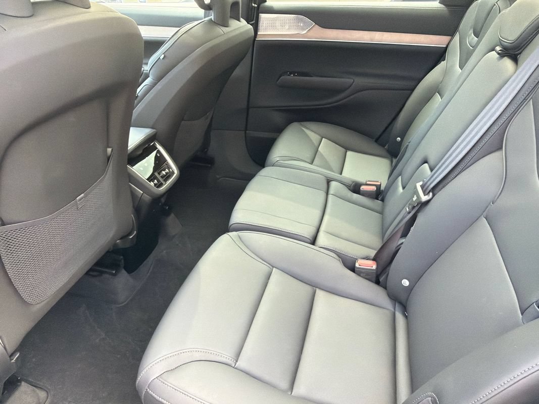 Used 2025 Volvo EX90 Ultra AWD/4WD image 12