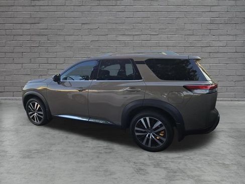 Certified 2025 Nissan Pathfinder Platinum w/ Cargo Package FWD image 10