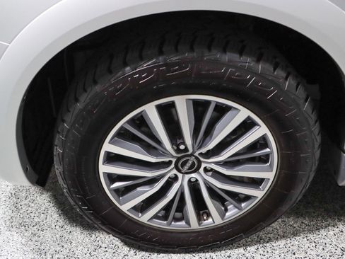 Used 2022 Nissan Armada SL w/ Captain's Chairs Package image 11