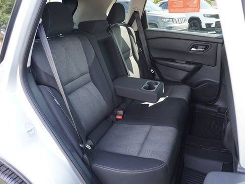 Certified 2025 Nissan Rogue SV AWD/4WD image 9