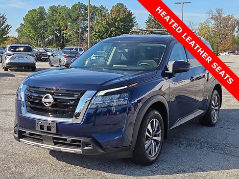 Used 2024 Nissan Pathfinder SL image 2