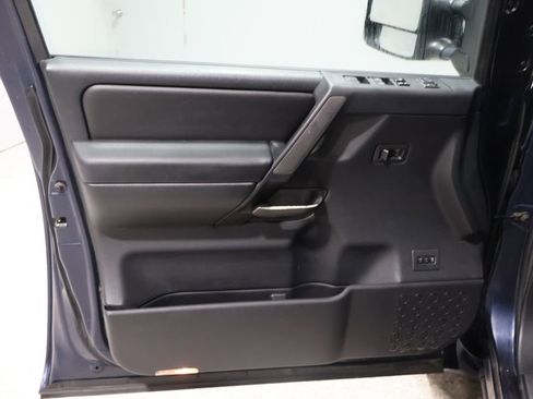 Used 2011 Nissan Titan SL w/ SL Technology Pkg image 13