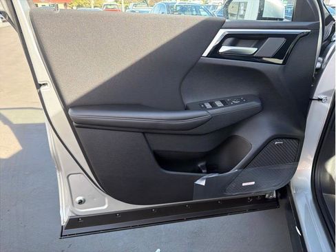 New 2026 Mitsubishi Outlander ES FWD image 9