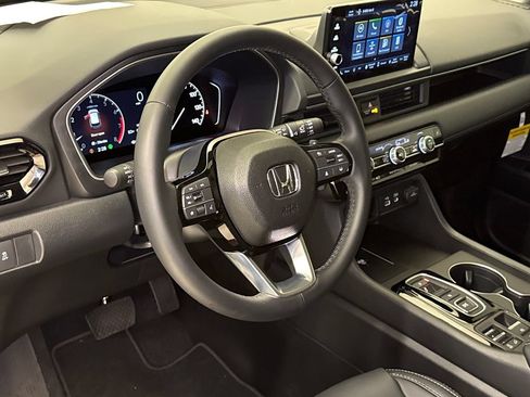 Used 2025 Honda Pilot EX-L image 19