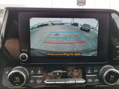 Used 2023 Toyota Highlander XLE image 37