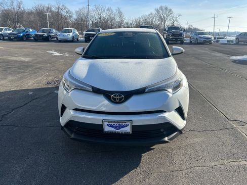Used 2019 Toyota C-HR XLE image 8