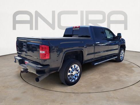 Used 2018 GMC Sierra 2500 Denali w/ Duramax Plus Package AWD/4WD image 10