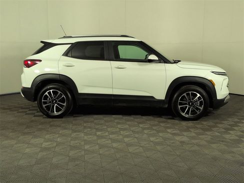 Used 2024 Chevrolet TrailBlazer LT w/ LT Cold Weather Package image 9