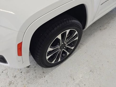 Used 2023 Jeep Grand Cherokee L Overland AWD/4WD image 9