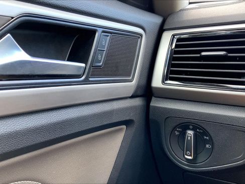 Used 2023 Volkswagen Atlas SEL AWD/4WD image 34